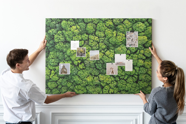 Wandbild mit Korkrückwand grüner Wald mit dichter Vegetation