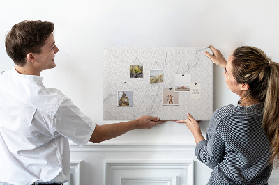 Bild mit Korkrückwand mit elegantem Marmormuster in Weißtönen