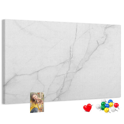 Bild mit Korkrückwand mit elegantem Marmormuster in Weißtönen