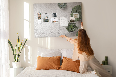 Korktafel mit Motiv Topfpflanzen auf grauem Hintergrund