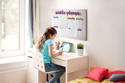 Wochenplaner mit Korkrückwand und farbigen Akzenten