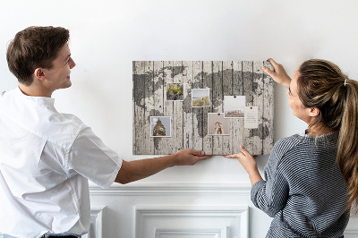 Korkbild Weltkarte auf einem Hintergrund aus Holzbrettern