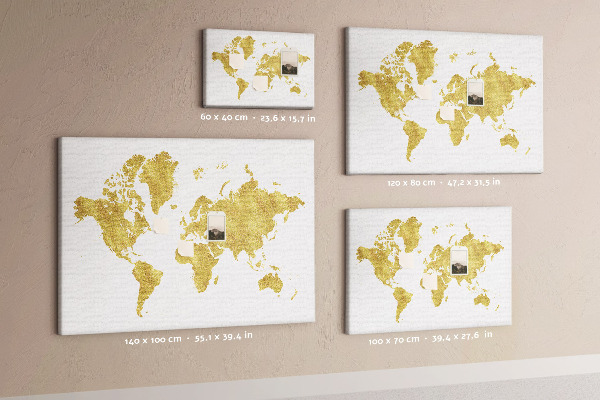 Kork-Pinnwand mit Motiv einer goldenen Weltkarte auf weißem Hintergrund