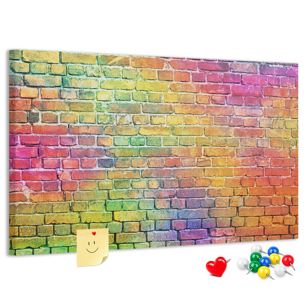 Korkbild mit buntem Backsteinmauer-Motiv im Regenbogen-Design