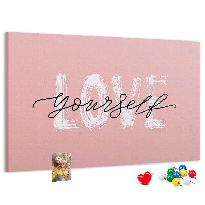 Kork-Pinnwand mit Motiv Selbstliebe auf rosa Hintergrund
