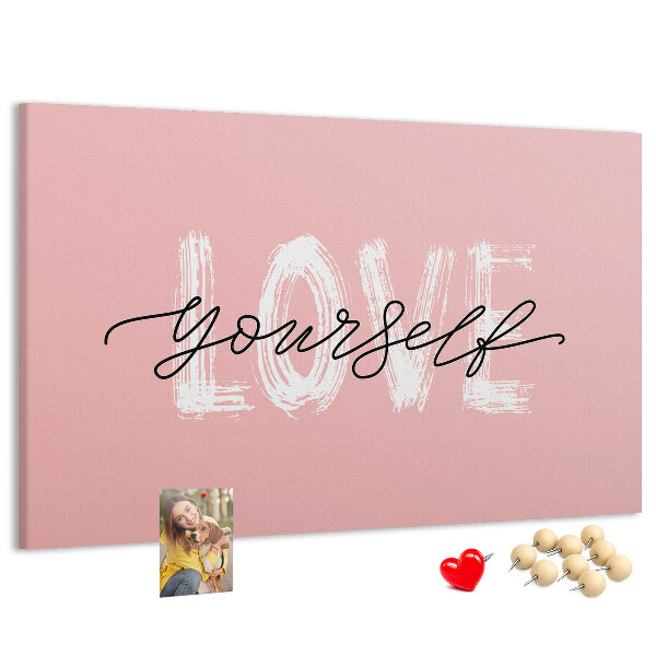 Kork-Pinnwand mit Motiv Selbstliebe auf rosa Hintergrund