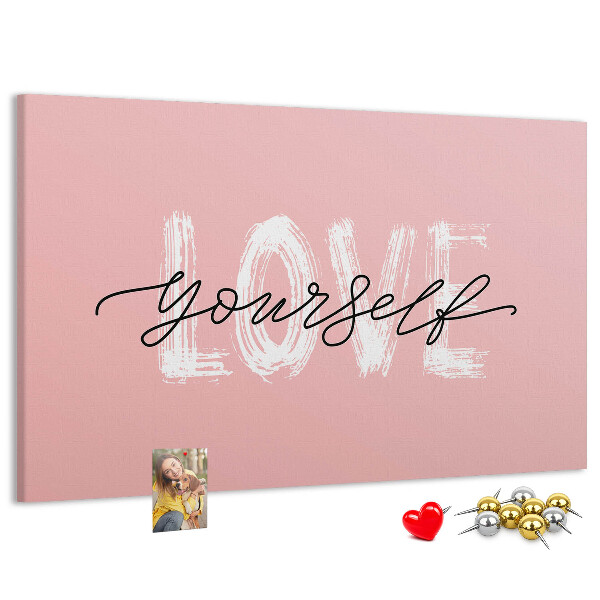 Kork-Pinnwand mit Motiv Selbstliebe auf rosa Hintergrund
