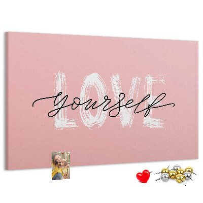 Kork-Pinnwand mit Motiv Selbstliebe auf rosa Hintergrund