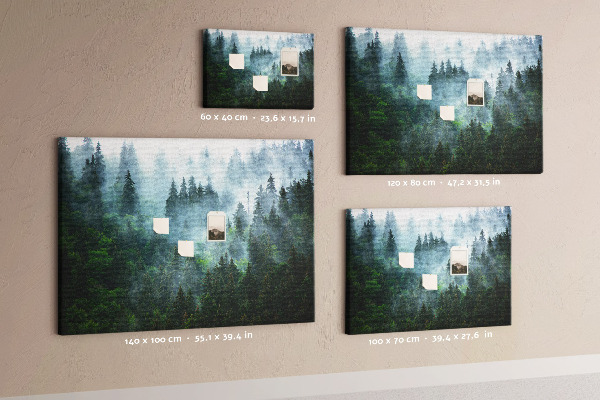 Korkbild nebelige Waldlandschaft mit Kiefern