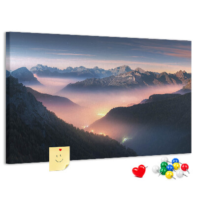 Korkbild malerische Berglandschaft in der Abenddämmerung