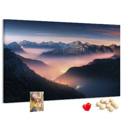 Korkbild malerische Berglandschaft in der Abenddämmerung