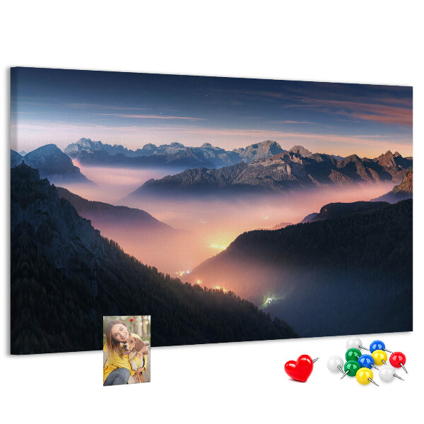 Korkbild malerische Berglandschaft in der Abenddämmerung