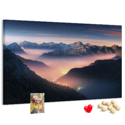 Korkbild malerische Berglandschaft in der Abenddämmerung