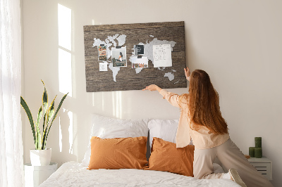 Weltkarte auf Holzgrund mit Korkrückwand