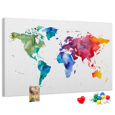 Korktafel mit bunter Aquarell-Weltkarte