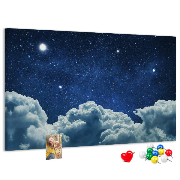 Kork-Pinnwand mit Nachthimmel mit Sternen und Wolken Motiv