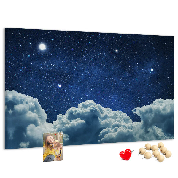 Kork-Pinnwand mit Nachthimmel mit Sternen und Wolken Motiv