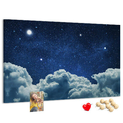 Kork-Pinnwand mit Nachthimmel mit Sternen und Wolken Motiv