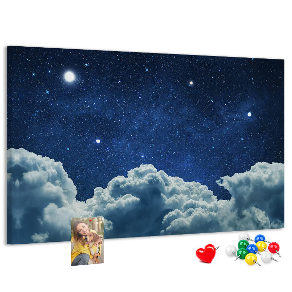 Kork-Pinnwand mit Nachthimmel mit Sternen und Wolken Motiv