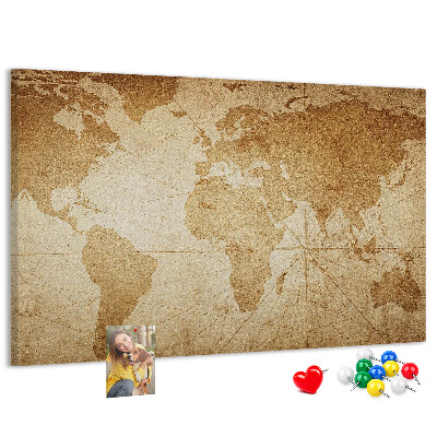 Antike Weltkarte mit Korkrückwand auf braunem Hintergrund