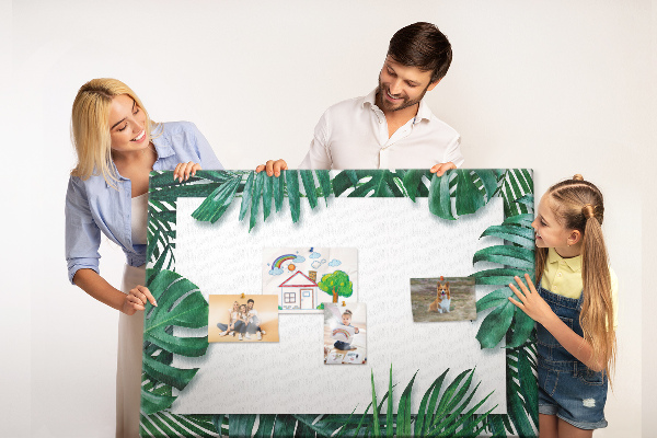 Korktafel mit Motiv grüner tropischer Blätter