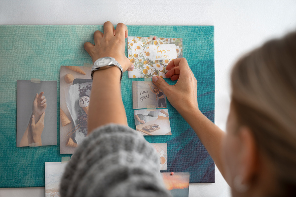 Bilder mit Korkrückwand blaue Wellen in einer friedlichen Komposition