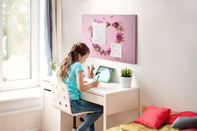 Bild mit Korkrückwand mit herzförmigem Blumenmuster