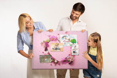 Bild mit Korkrückwand mit herzförmigem Blumenmuster