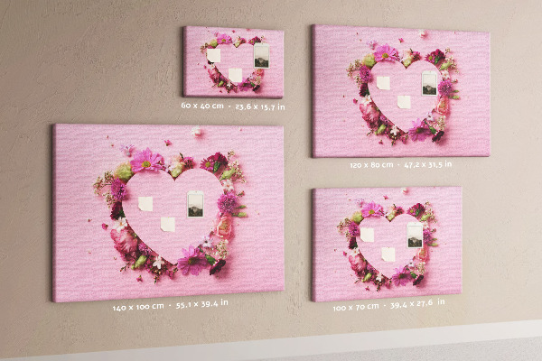 Bild mit Korkrückwand mit herzförmigem Blumenmuster