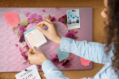 Bild mit Korkrückwand mit herzförmigem Blumenmuster