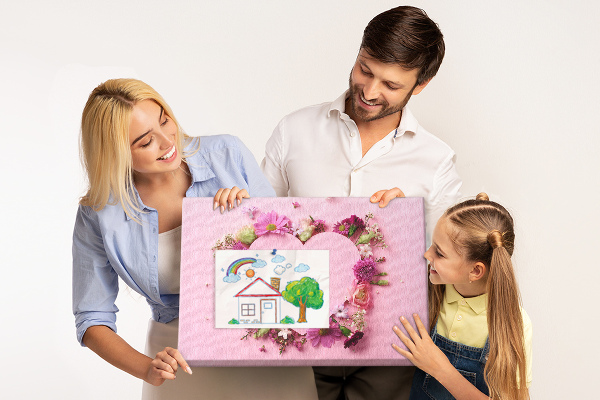 Bild mit Korkrückwand mit herzförmigem Blumenmuster