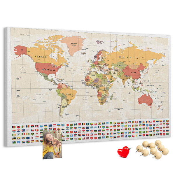 Weltkarte mit farbigen Länderflaggen mit Korkrückwand