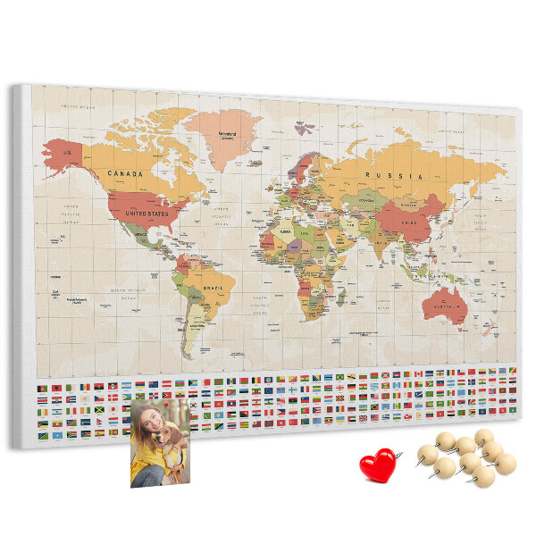 Weltkarte mit farbigen Länderflaggen mit Korkrückwand
