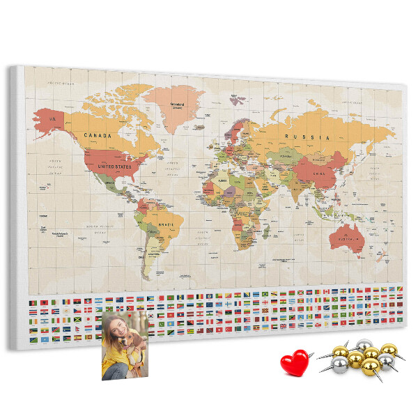 Weltkarte mit farbigen Länderflaggen mit Korkrückwand