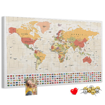 Weltkarte mit farbigen Länderflaggen mit Korkrückwand
