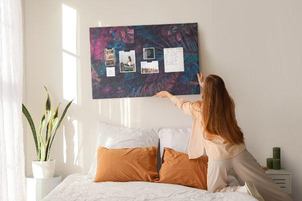 Kork-Pinnwand mit Motiv tropische Blätter in intensiven Farben