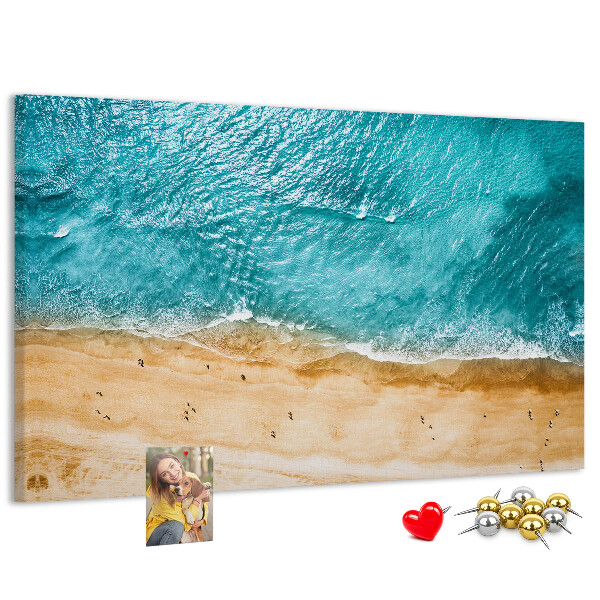Korkbild mit Motiv Strand, Wellen und Fußspuren