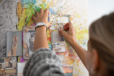 Korkbild Gehirn in Farben mit kreativem Hintergrund
