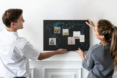 Korktafel Weltkarte auf schwarzem Hintergrund