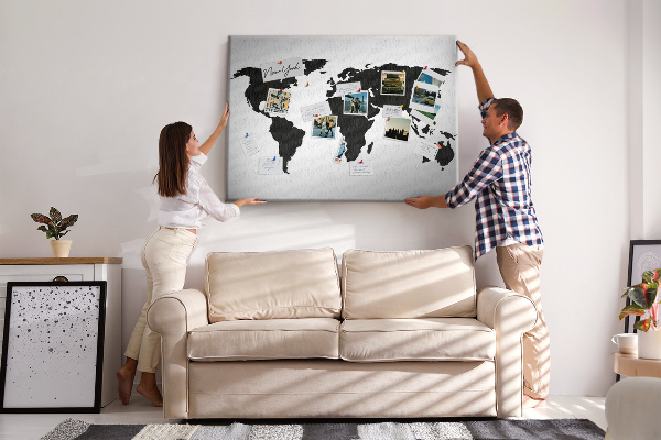 Korkbild schwarzer Umriss einer Weltkarte zur Wandmontage