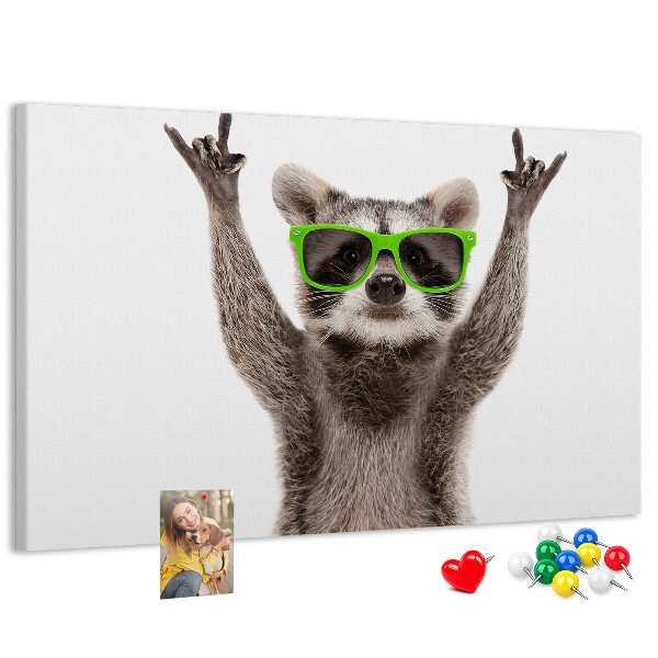 Korktafel mit Motiv verrückter Waschbär mit grüner Brille