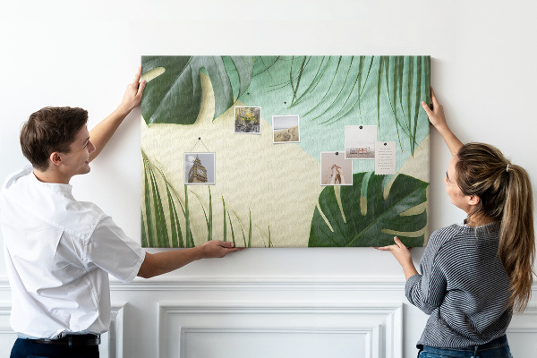Kork-Pinnwand mit Motiv tropische Blätter auf pastellfarbenem Hintergrund