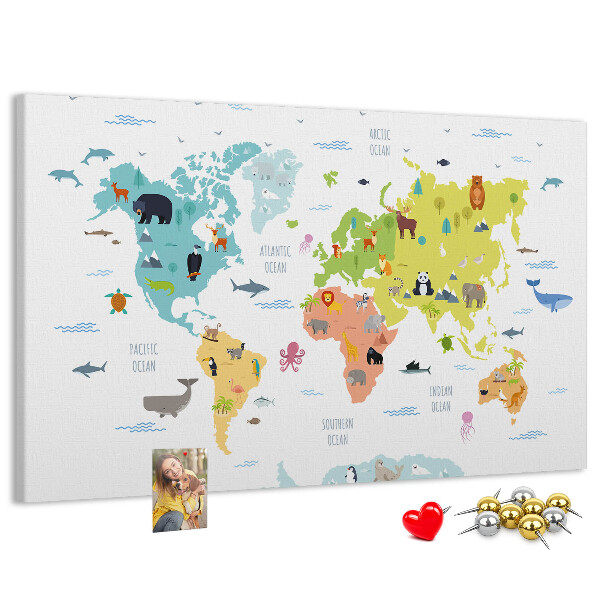 Weltkarte mit Tierillustrationen auf Korkrückwand