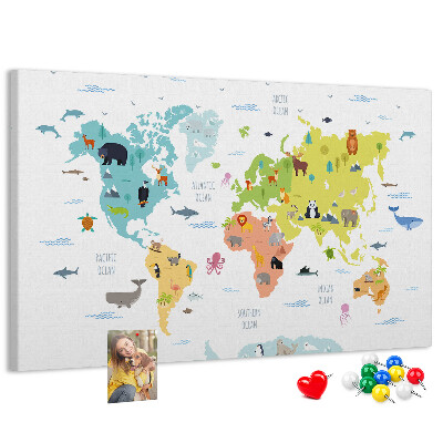 Weltkarte mit Tierillustrationen auf Korkrückwand