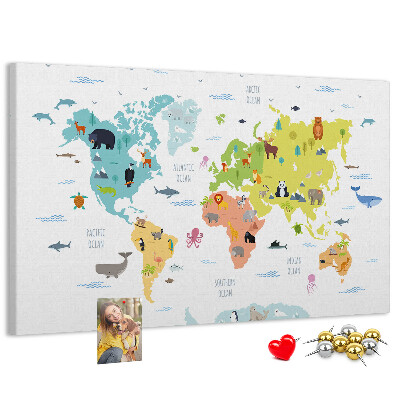 Weltkarte mit Tierillustrationen auf Korkrückwand
