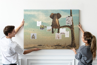 Korktafel mit Motiv Elefant auf einem Ast in einer Wüstenlandschaft