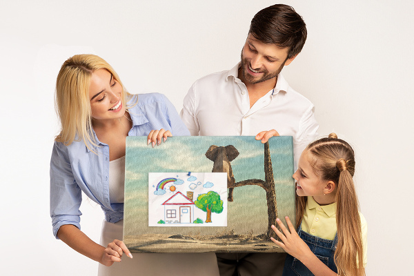 Korktafel mit Motiv Elefant auf einem Ast in einer Wüstenlandschaft