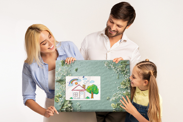 Kork-Pinnwand mit Blumenmuster auf grünem Hintergrund