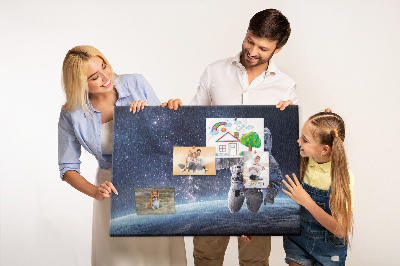 Korktafel mit Motiv Astronaut im Weltraum