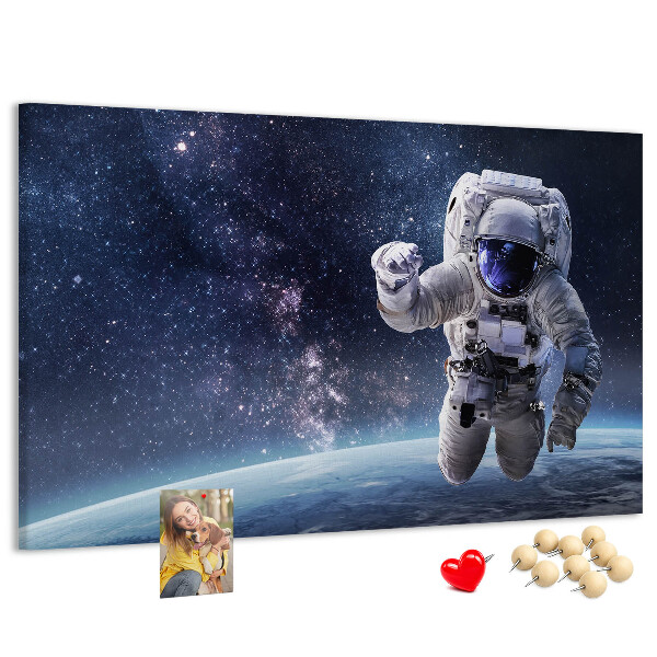 Korktafel mit Motiv Astronaut im Weltraum